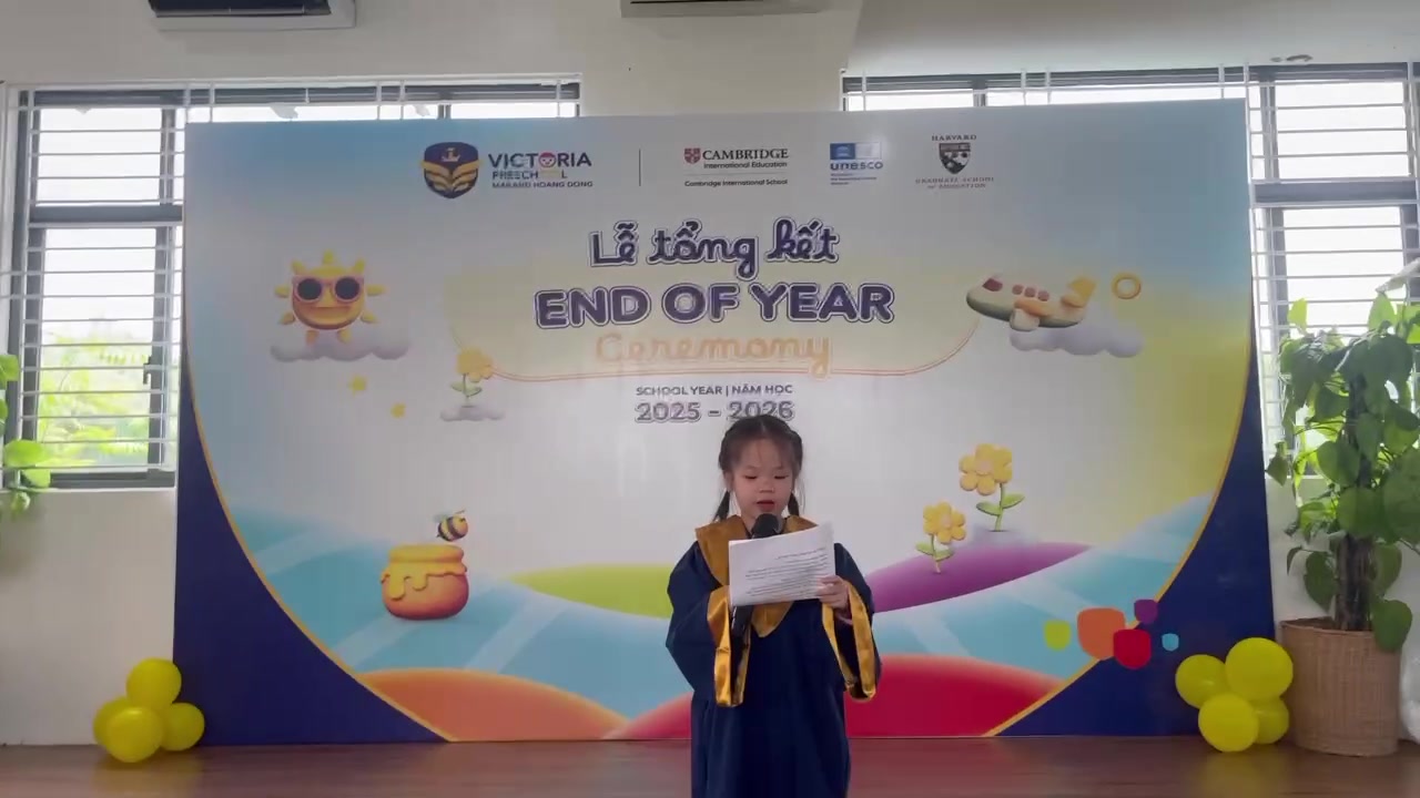 @VICTORIA MAILAND HOANG DONG