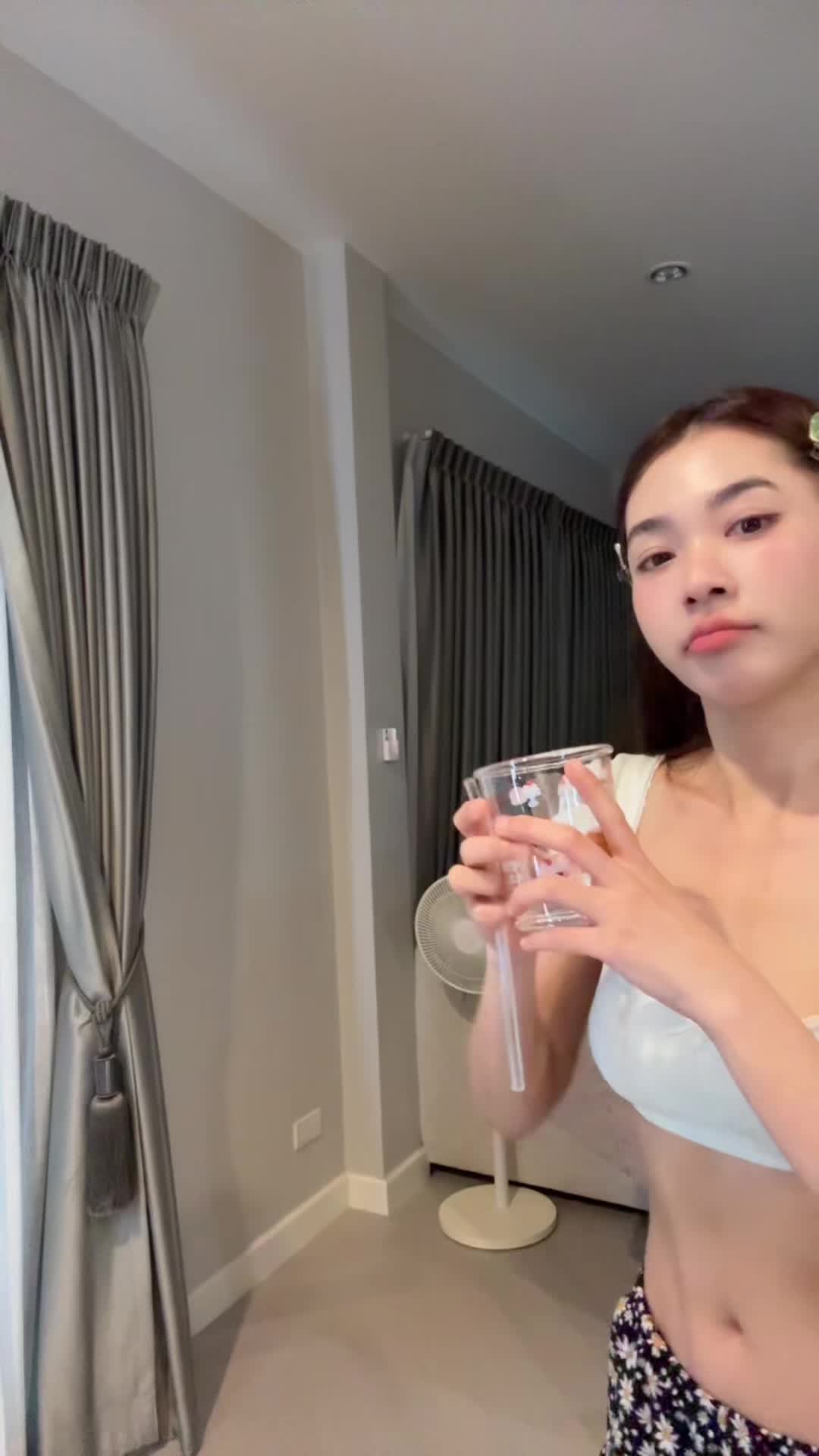 @นี่กิ๊ฟตี้ นั่นใครล่ะ
