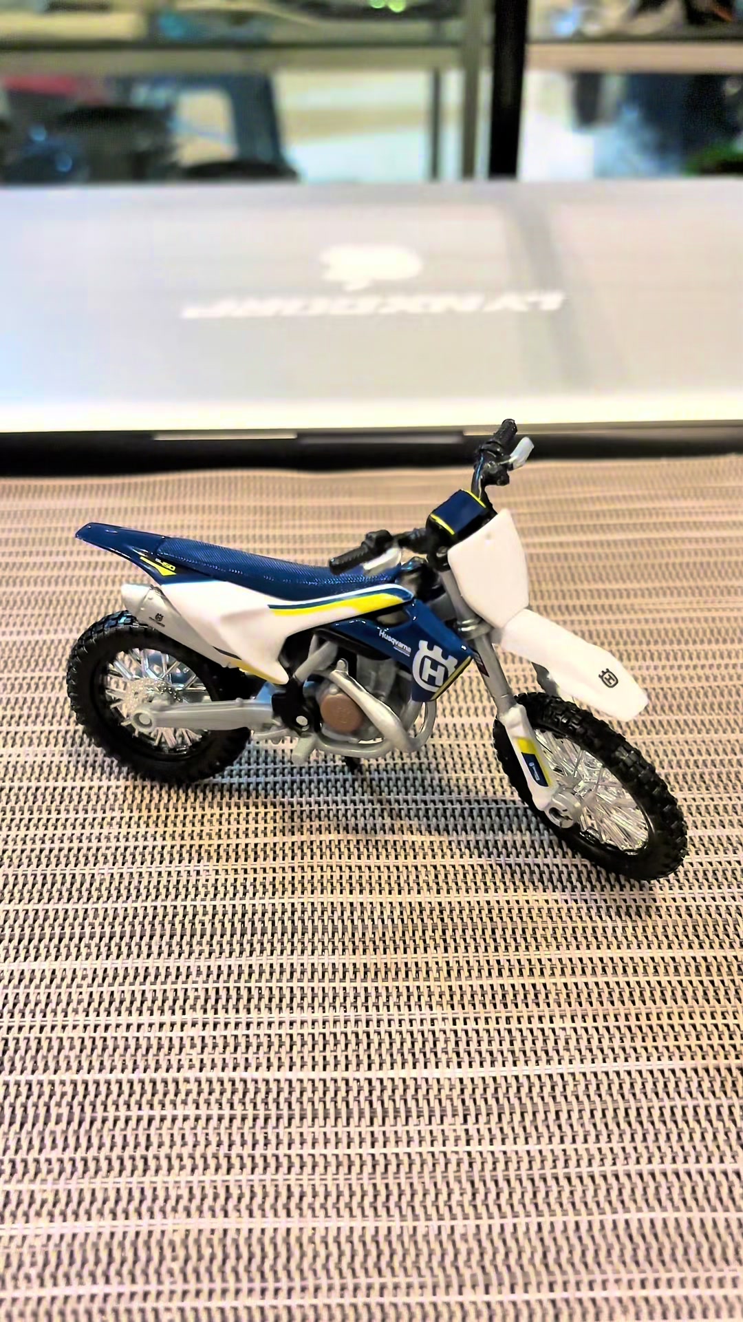 @Lynx Corp Moto X