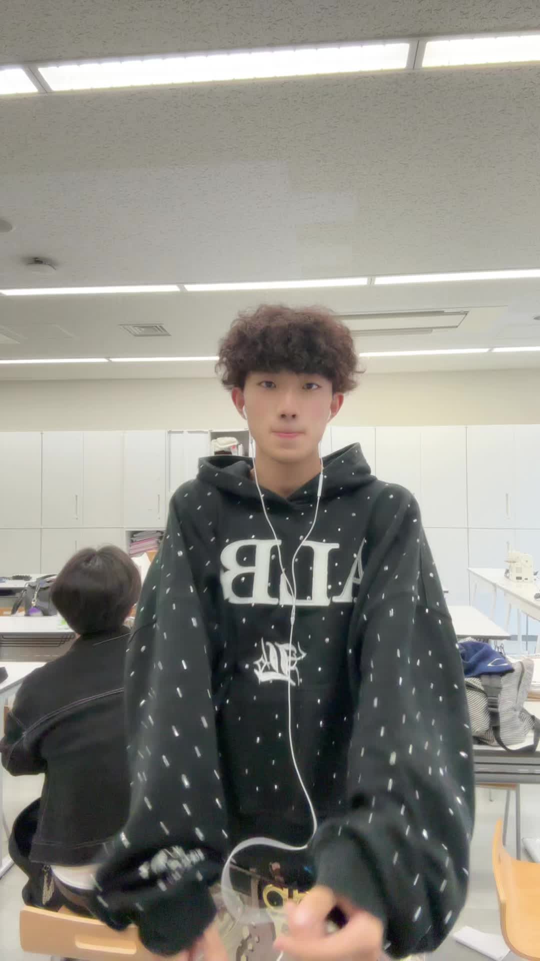 @ねおん