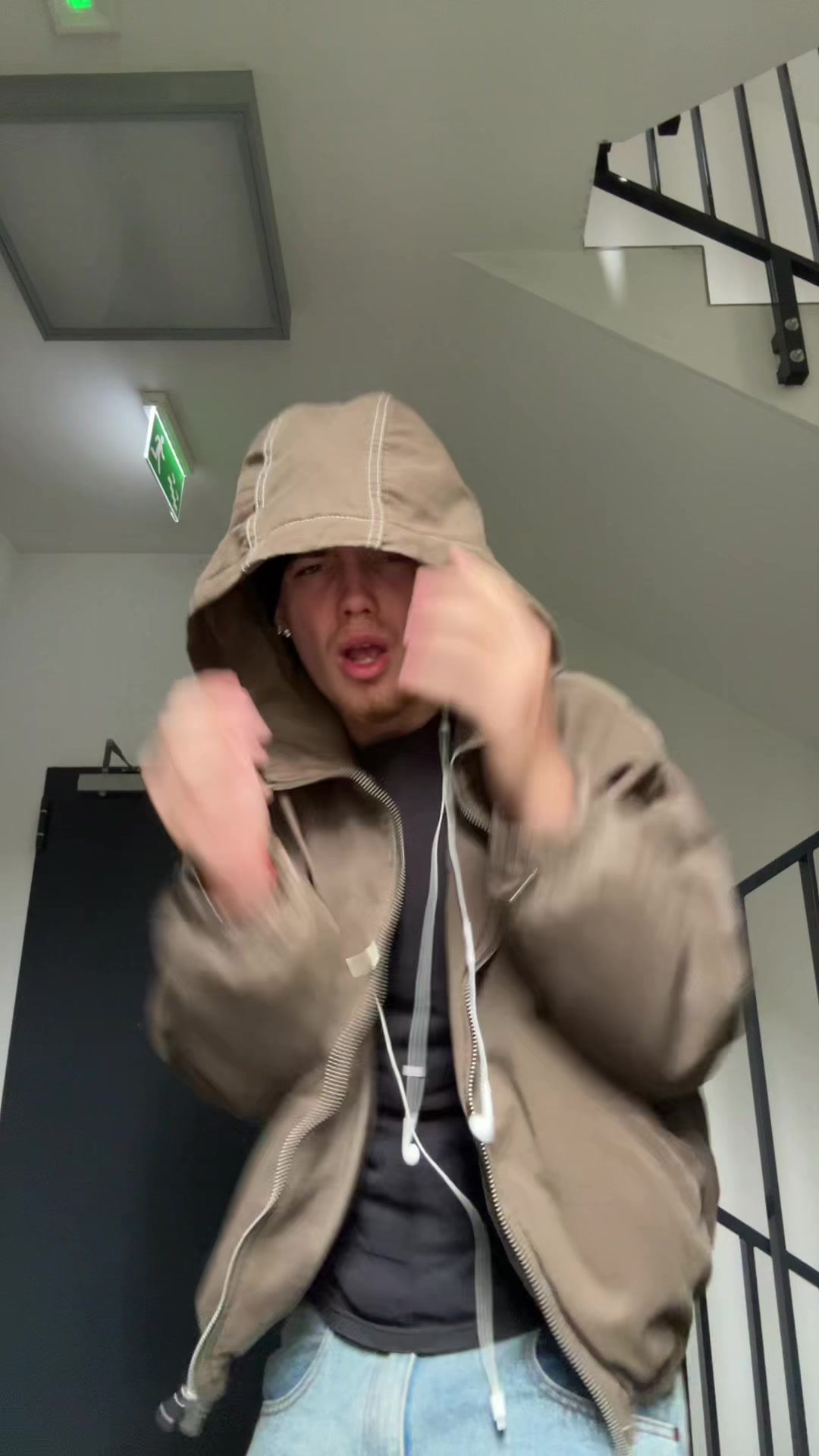 @Sqwimeee