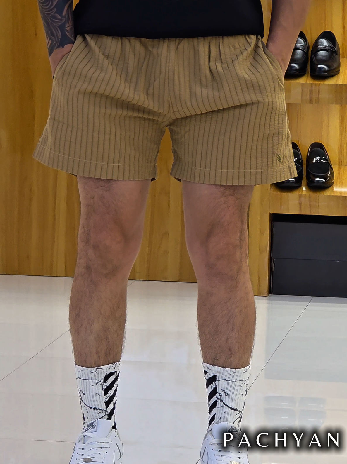 @पछ्याण wears