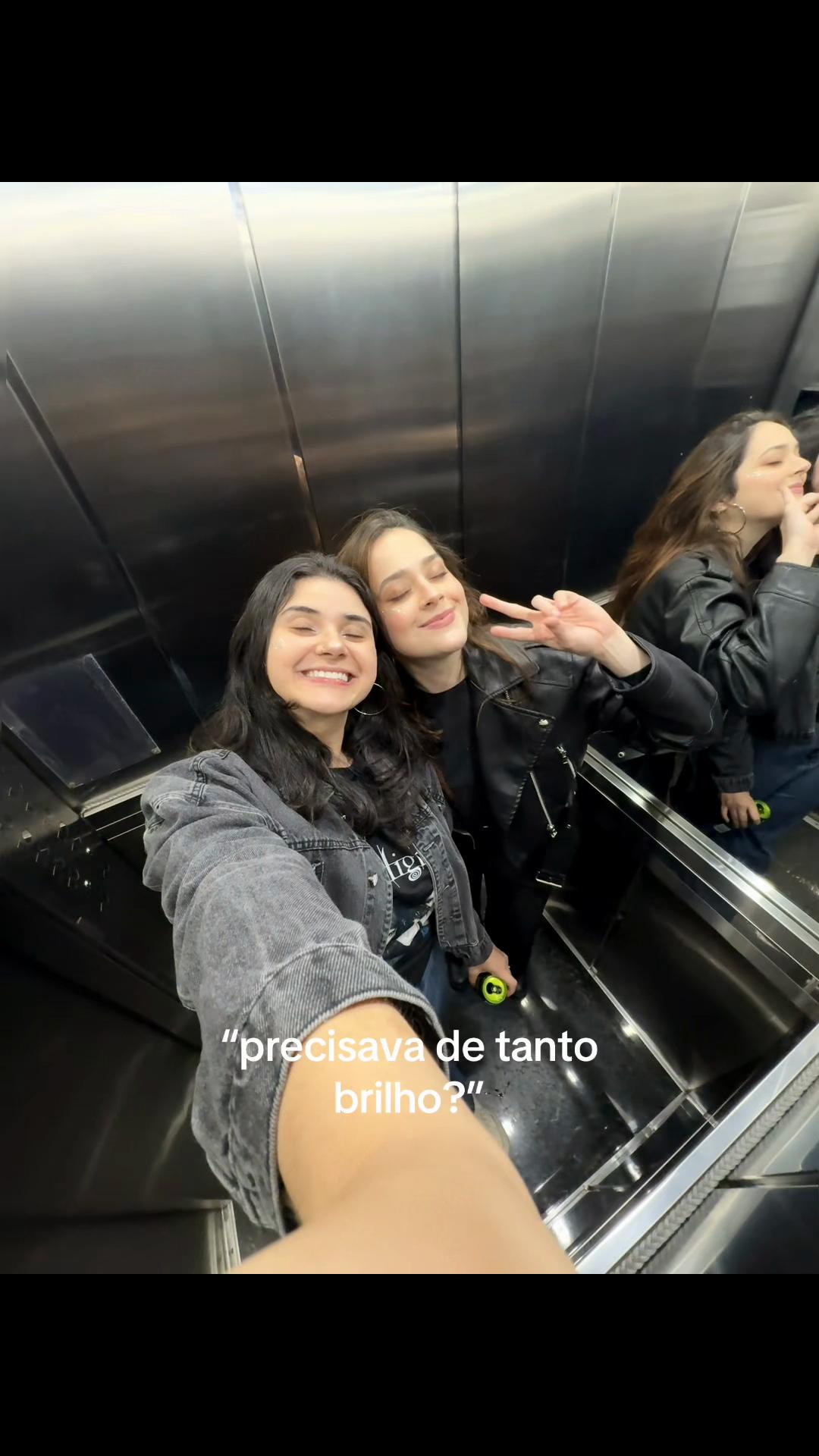@carolinaguimaraesss