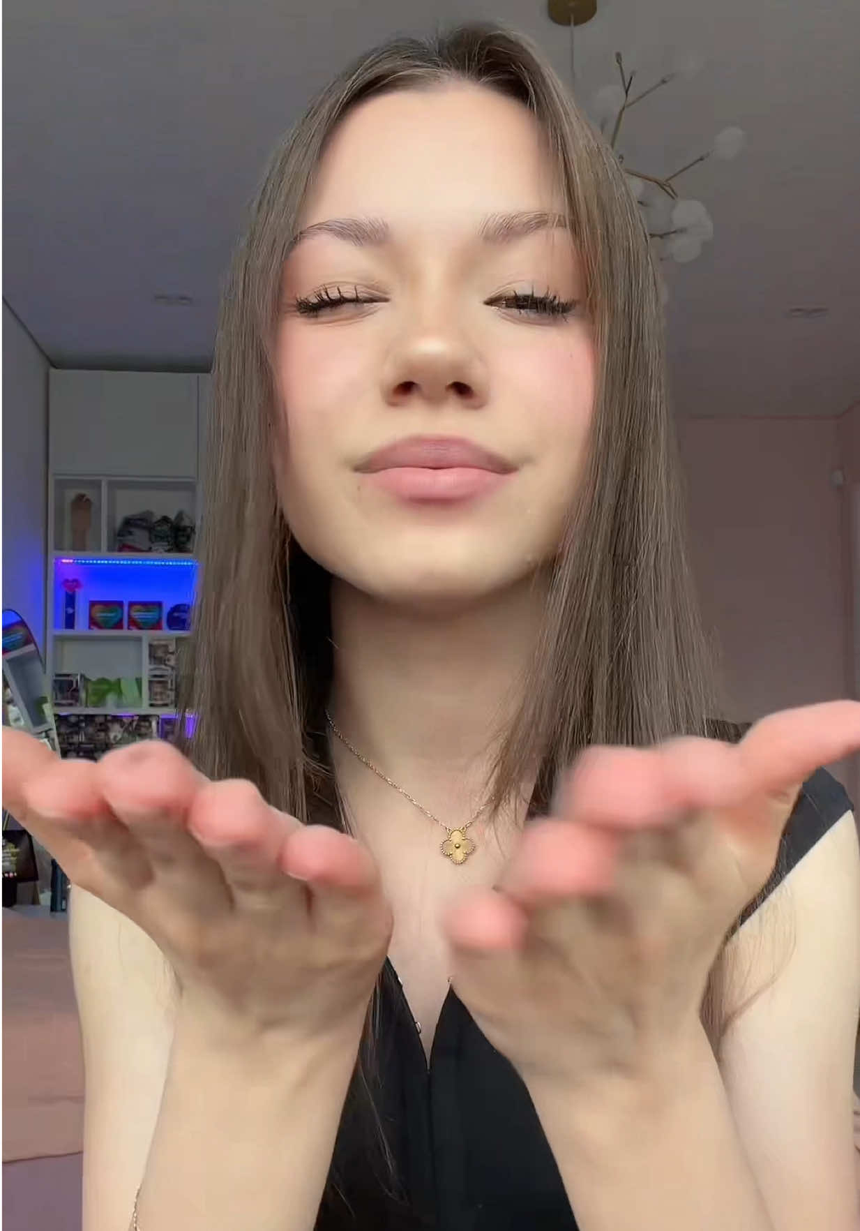 @vikishow_vikishow