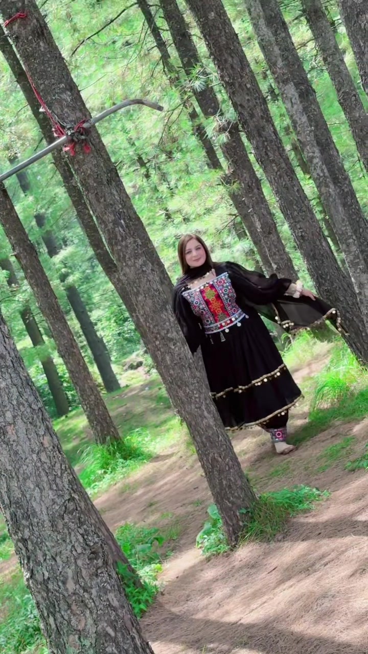 @zarosha_khan