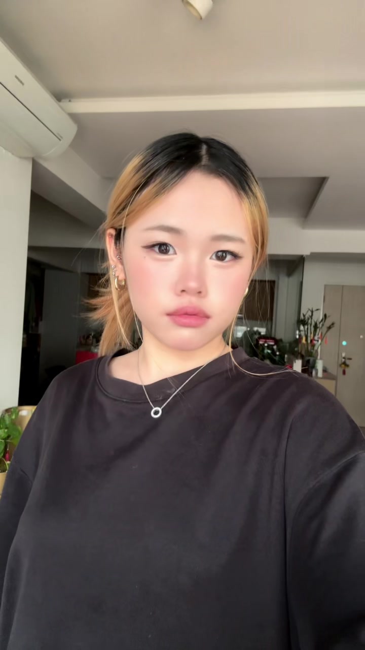 @khloye.c