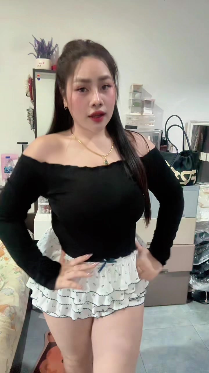 @ปุ้ยเอง สาวอวบที่ชอบแต่งตัวอะ