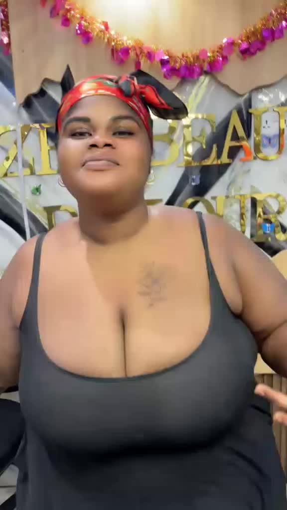 @users sexy Nora5