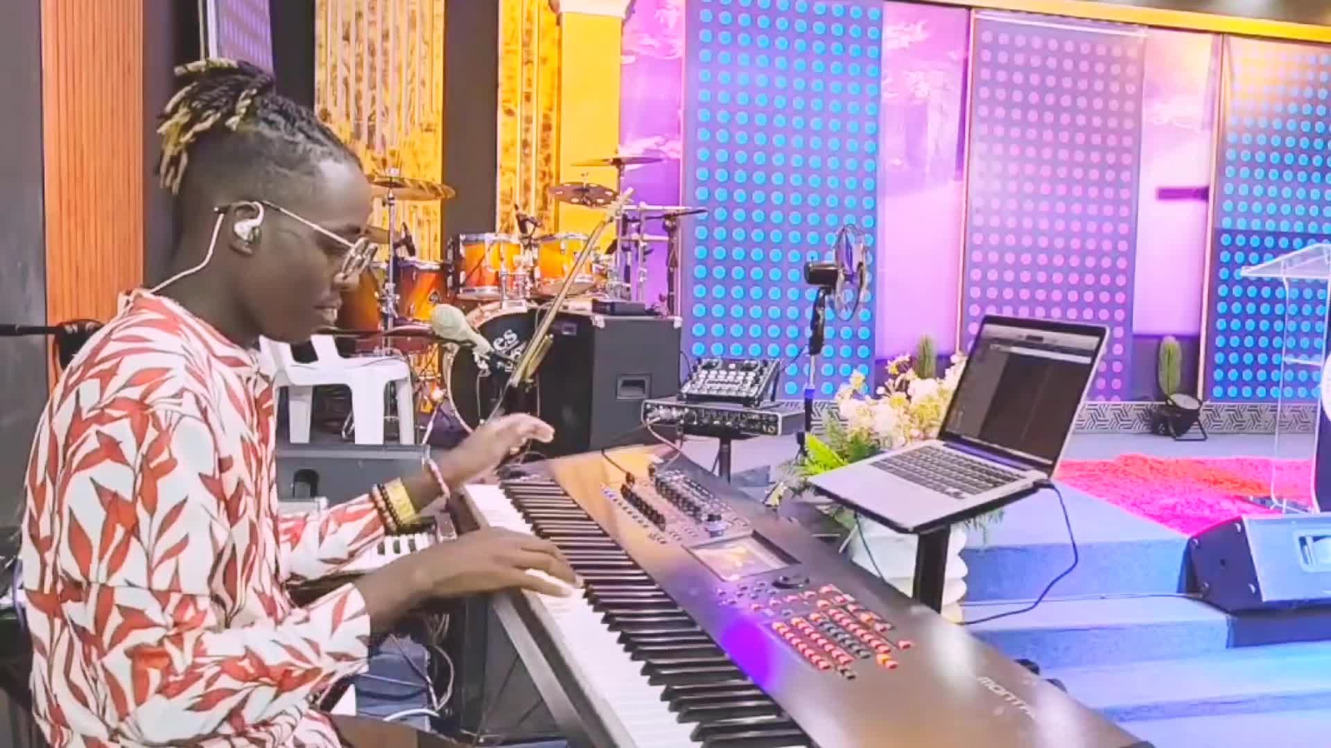 @Boni on the keyz