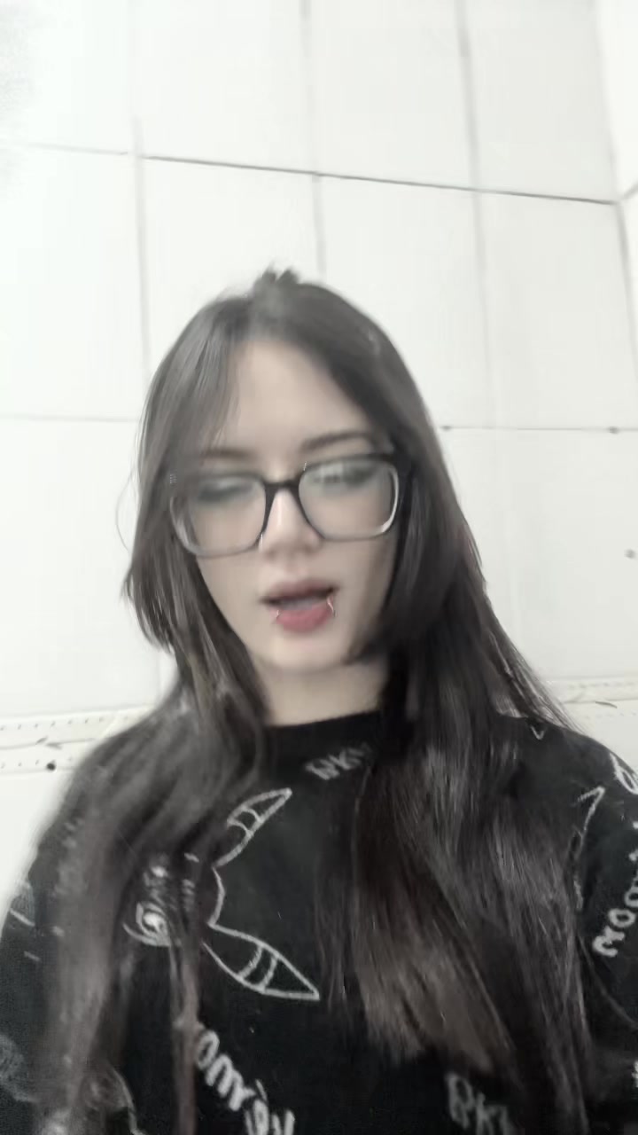 @twitch.tv/fruttinhaa