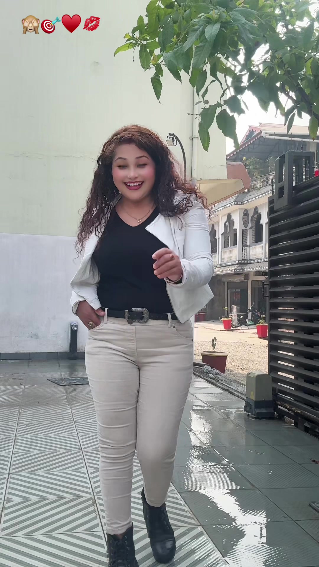 @{मीरा फेन्सी कस्मेटी}
