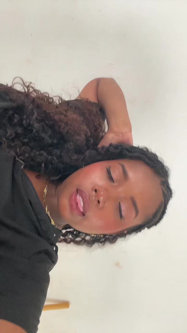 @Yisella