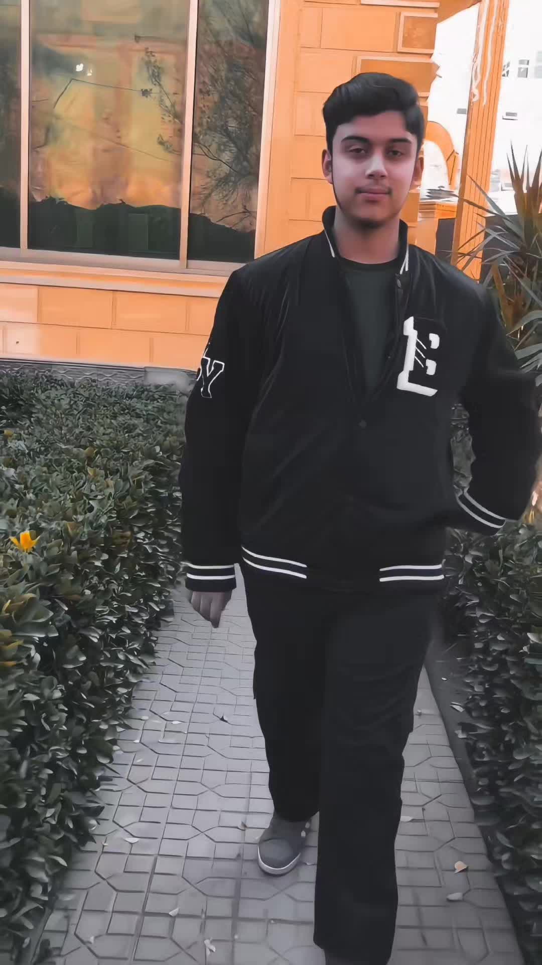 @👑AYAN_ALI.72🧸
