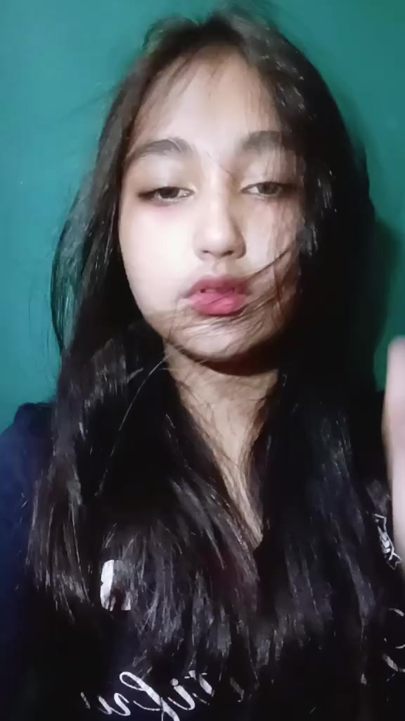 @YANA GURUNG👅