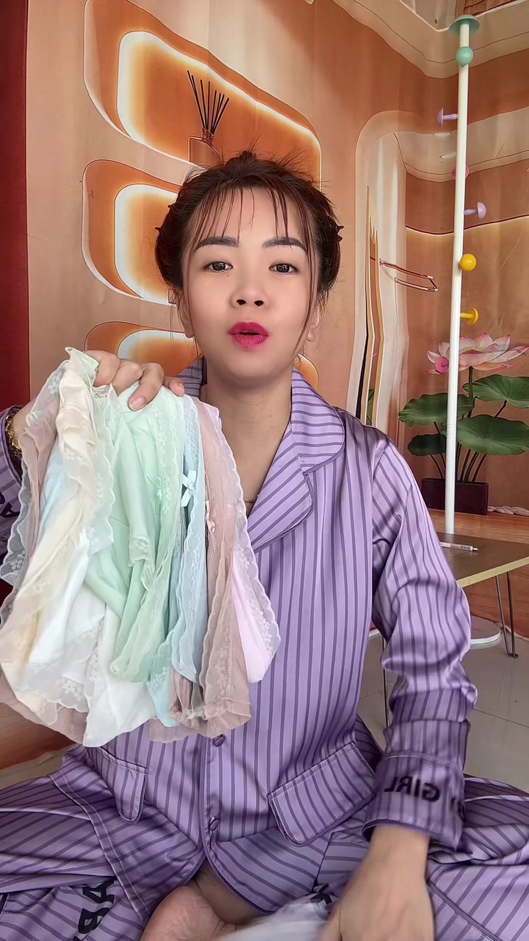 @Em Cẩm N&egrave;