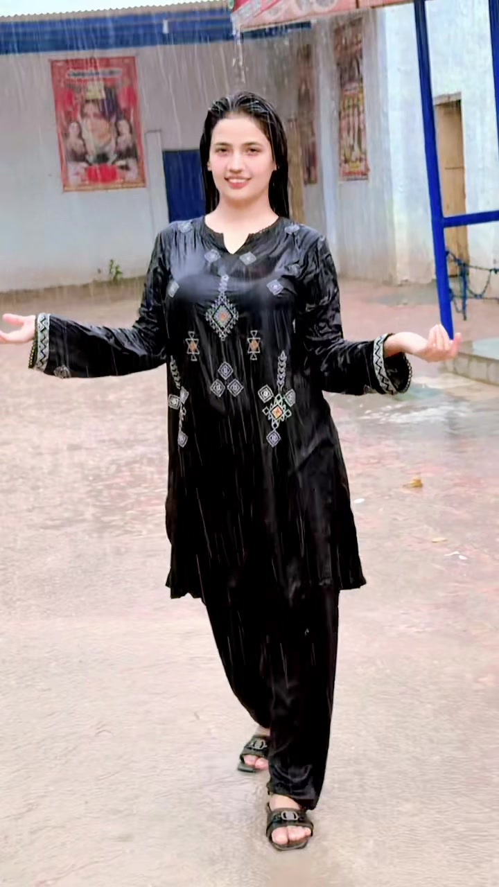 @Sania Khan Actress