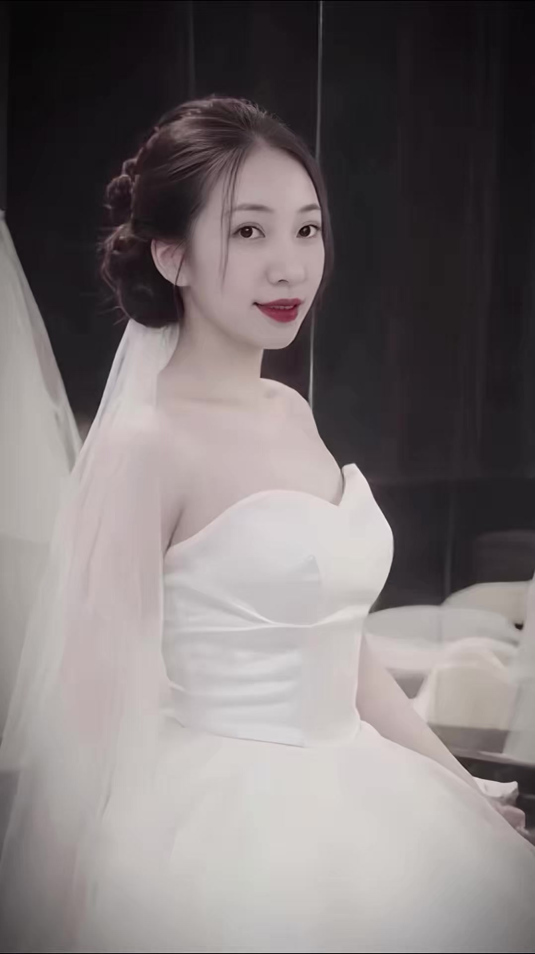 @Uy&ecirc;n Nhi
