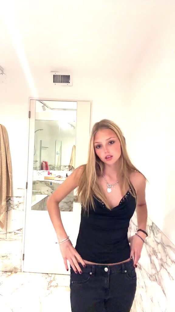 @moraa