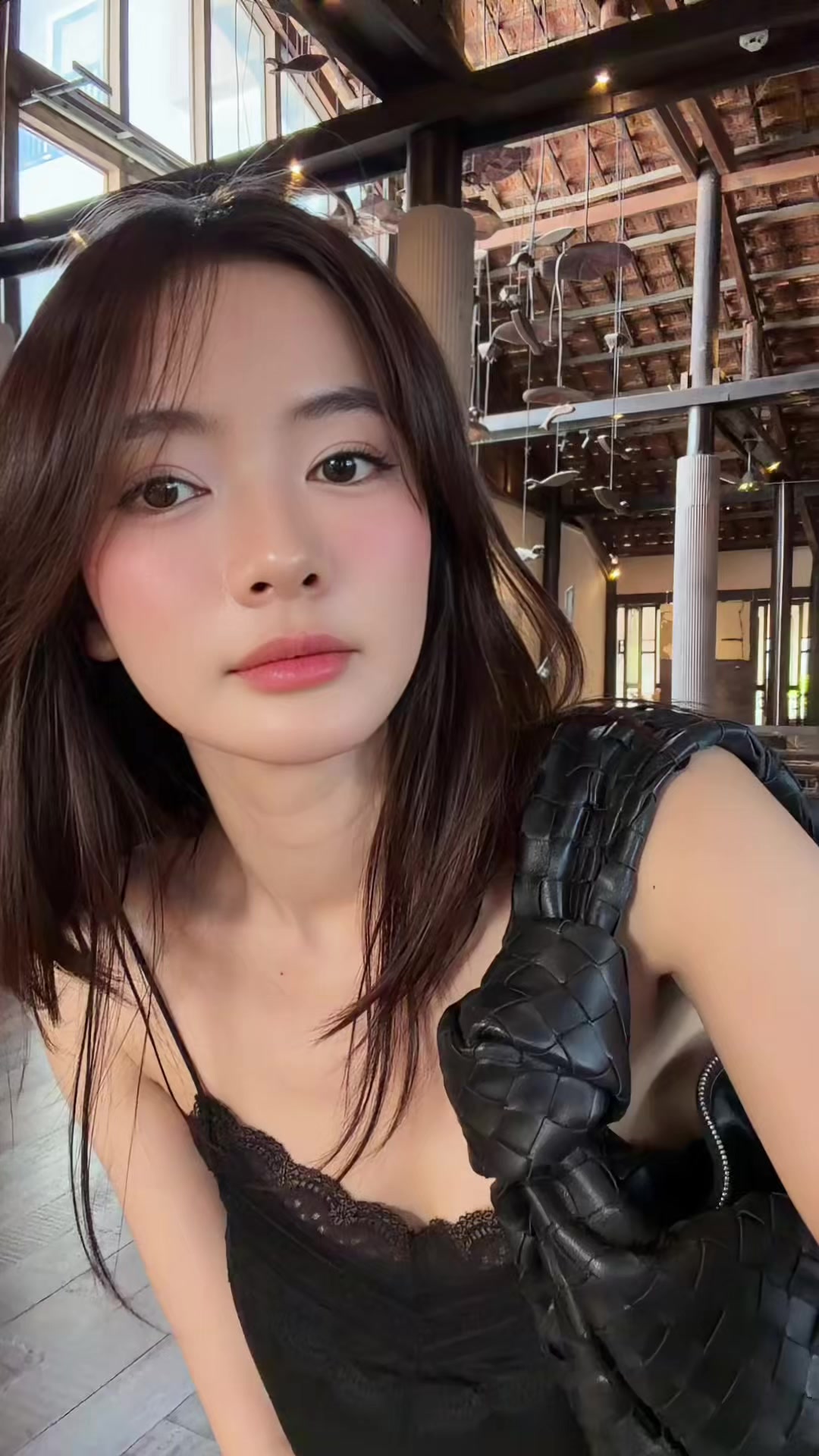 @Uy&ecirc;n Fang