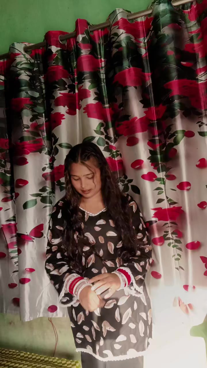 @👑pinky pahari 🍁💚🥀