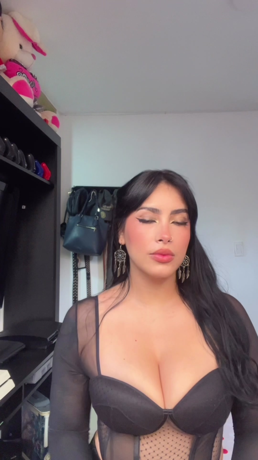 @Aluna