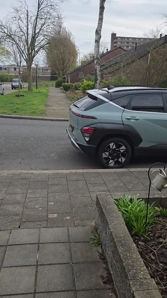 Allemachtig! Wat een toestand weer | Atty (@atty.sdb)