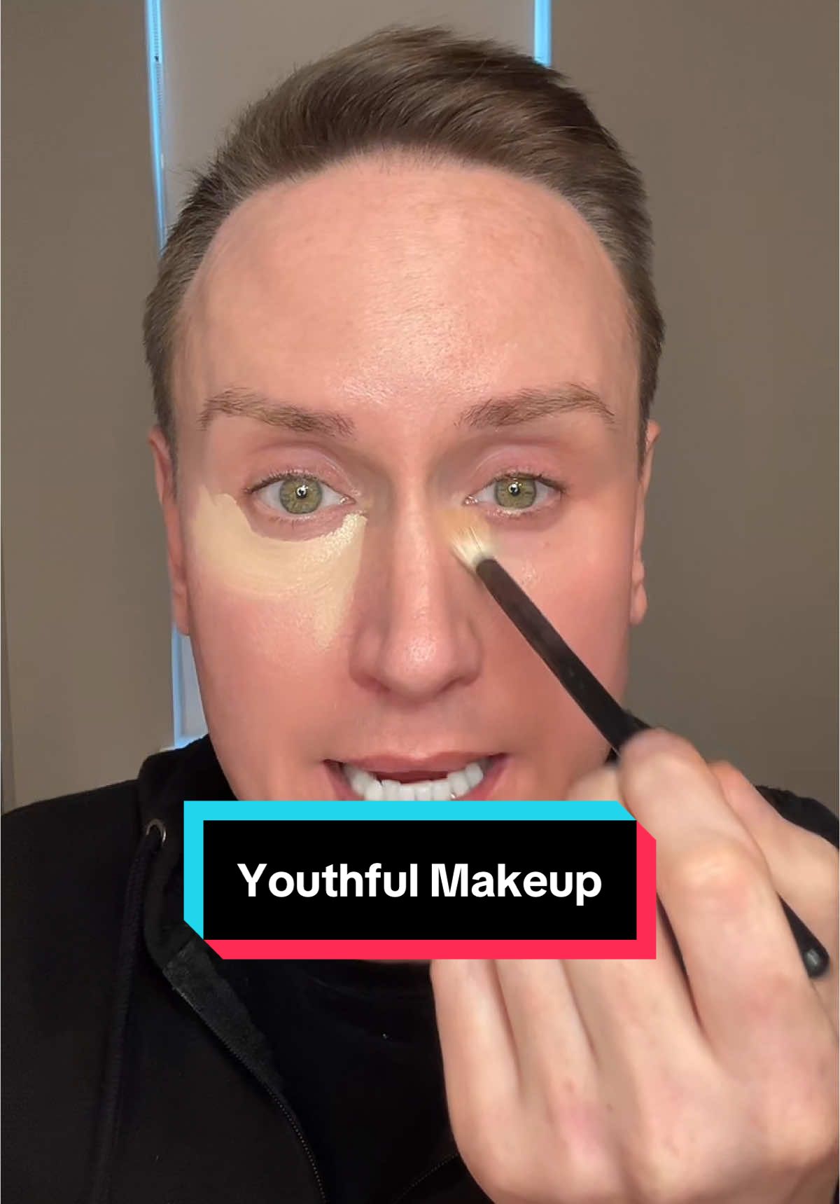 @Mister.makeupartist (Trevor)