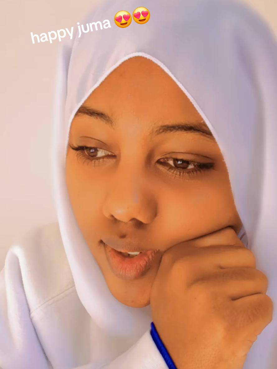 @Ashitii 🦋.....👆🧕🍫👑