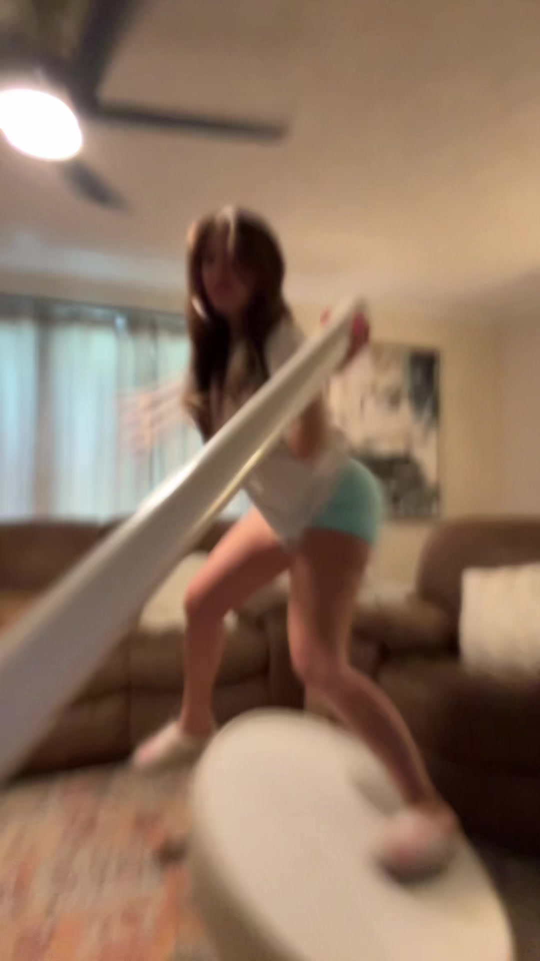 larajuicytv (@larajuicytv) - Urlebird