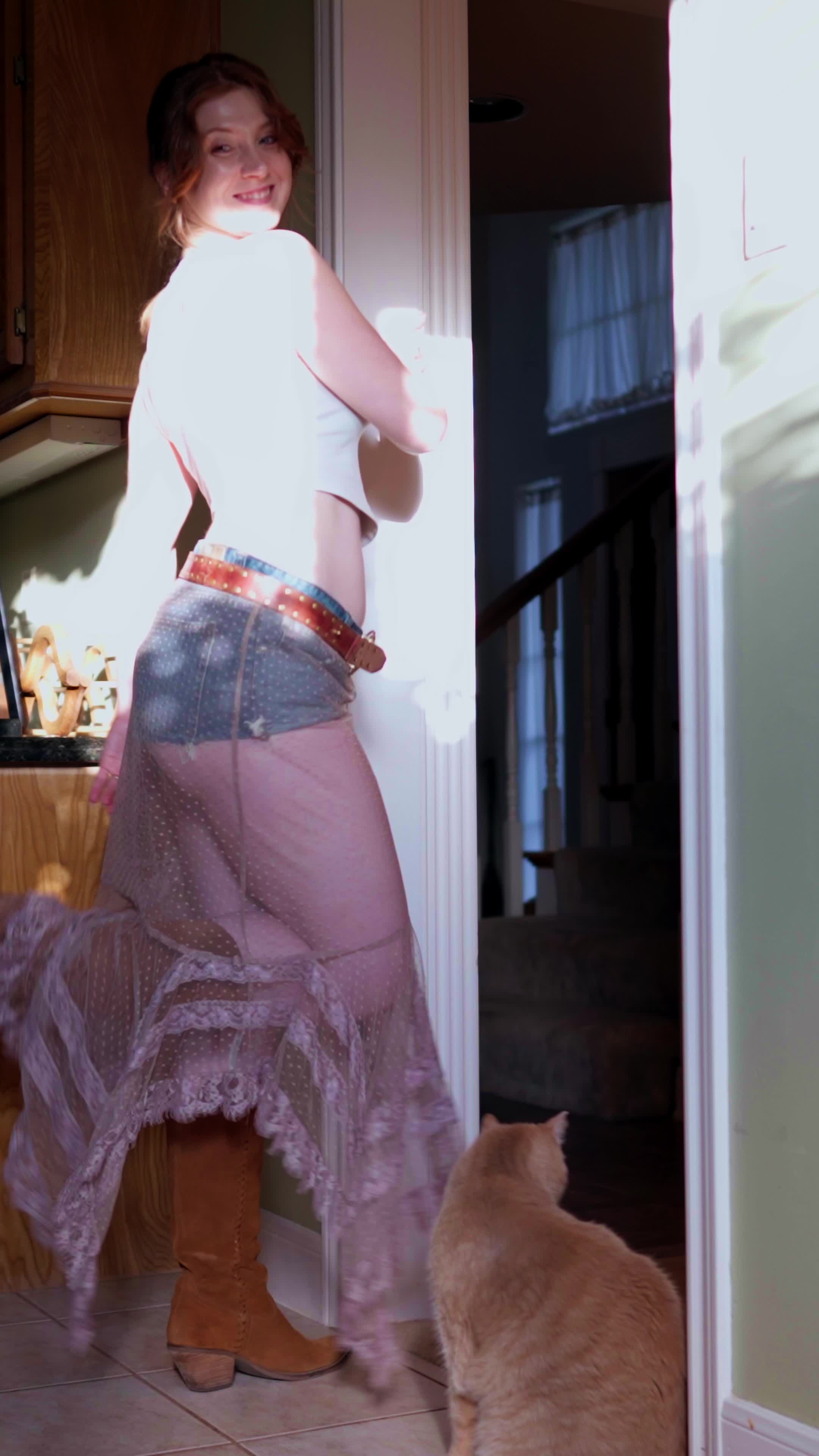 Kari (@musemered) - Urlebird