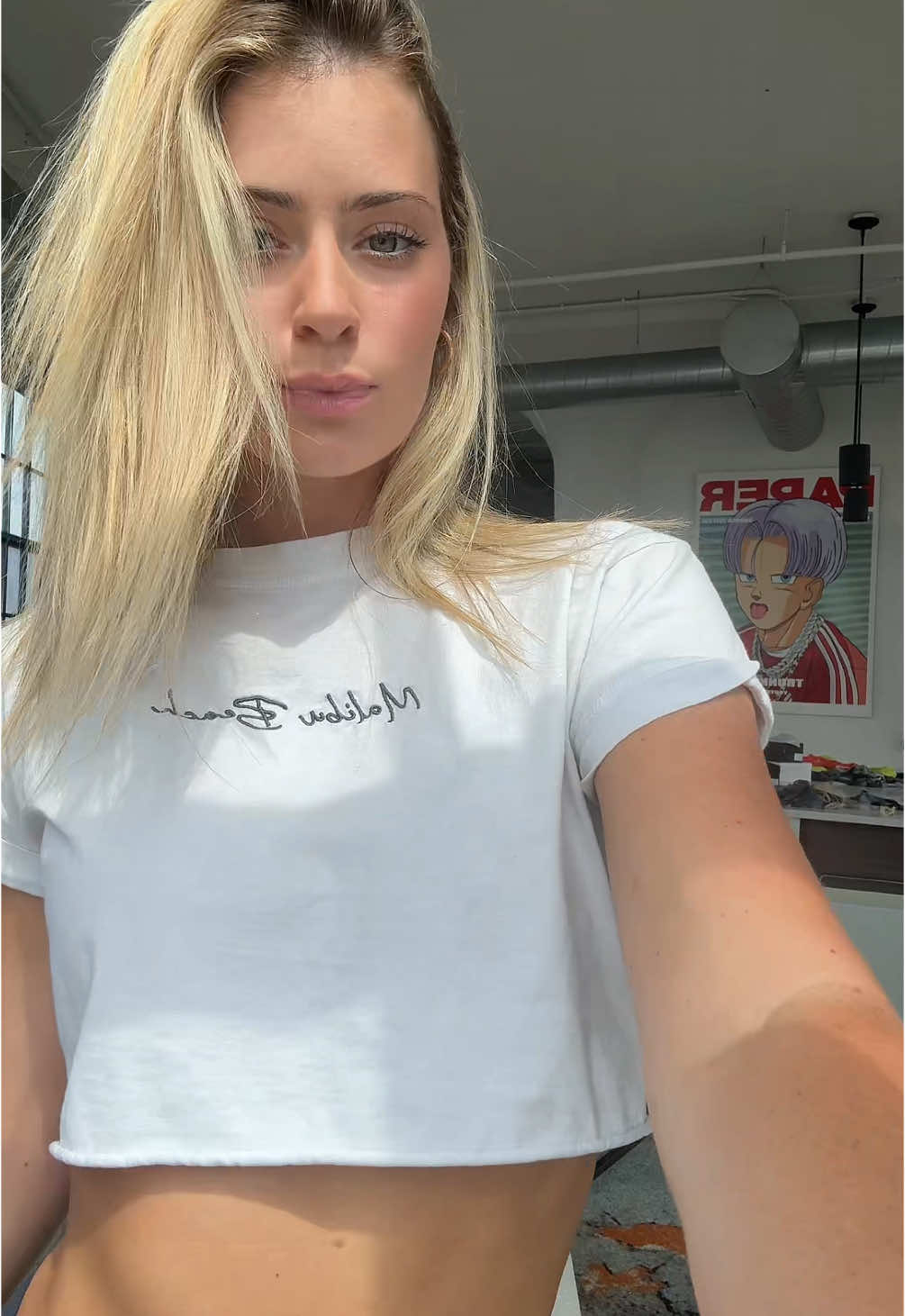 Megan (@mmegliving) - Urlebird