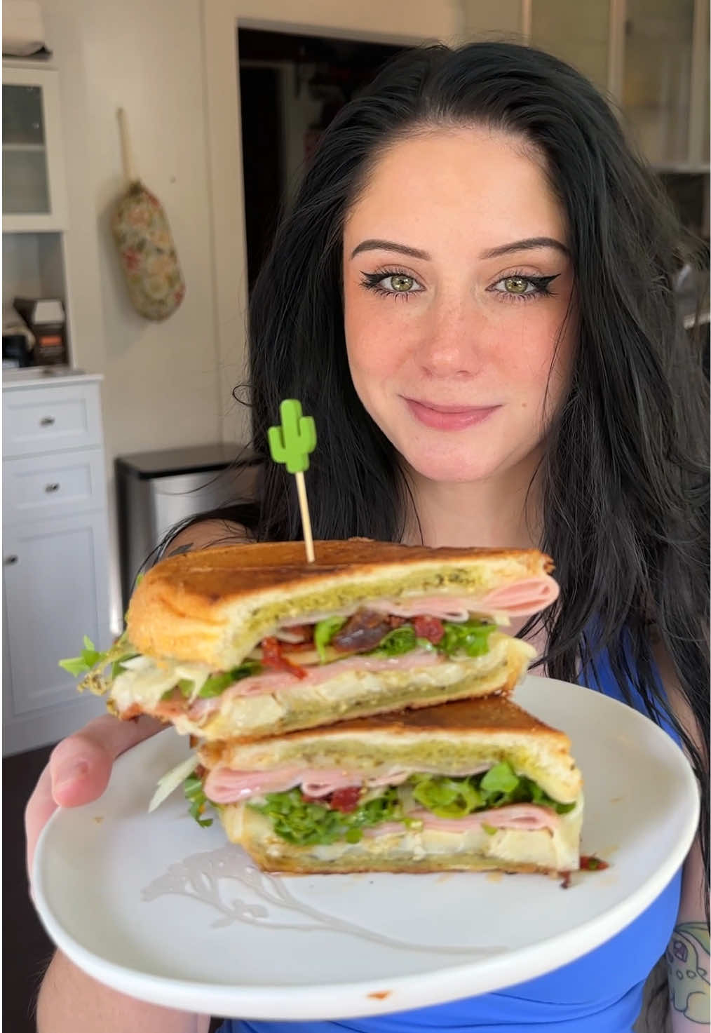 sandwichcutiecat ( sandwichcutiecat) Urlebird
