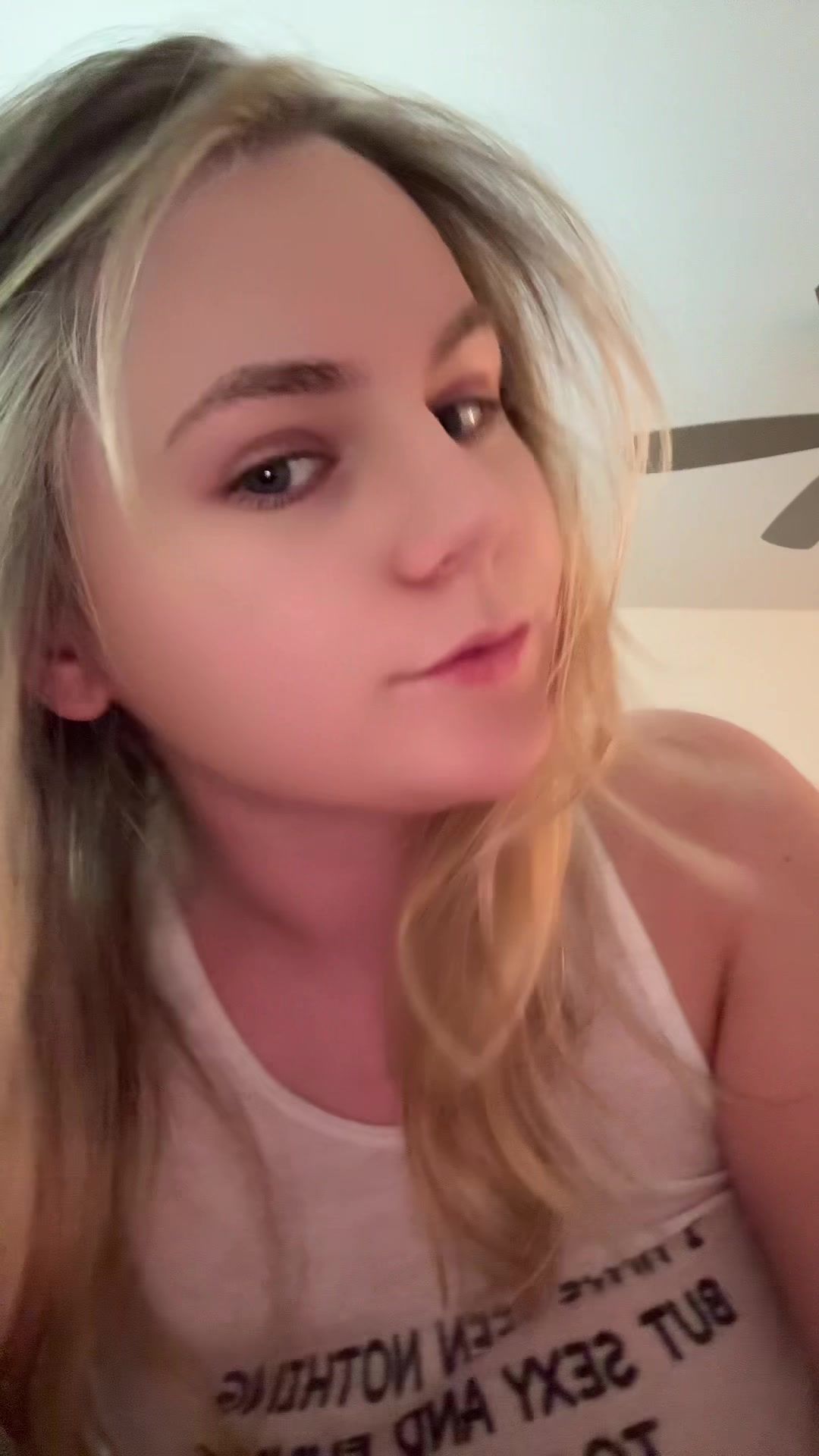 EmspensiveEmily (@emspensiveemily) - Urlebird