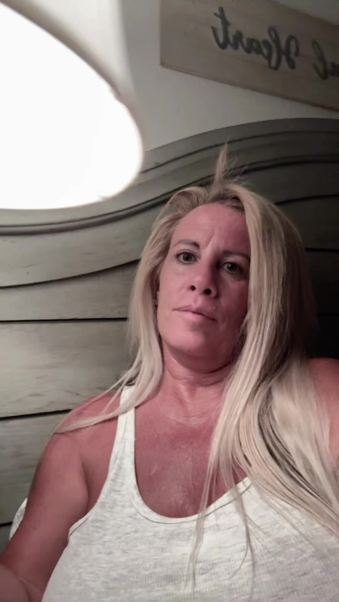 They say they use plenty of light when | kindellovesgenx (@kindelloves)