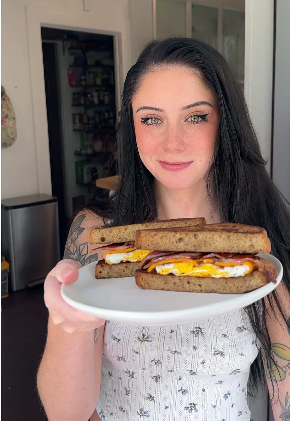 sandwichcutiecat (@sandwichcutiecat) - Urlebird