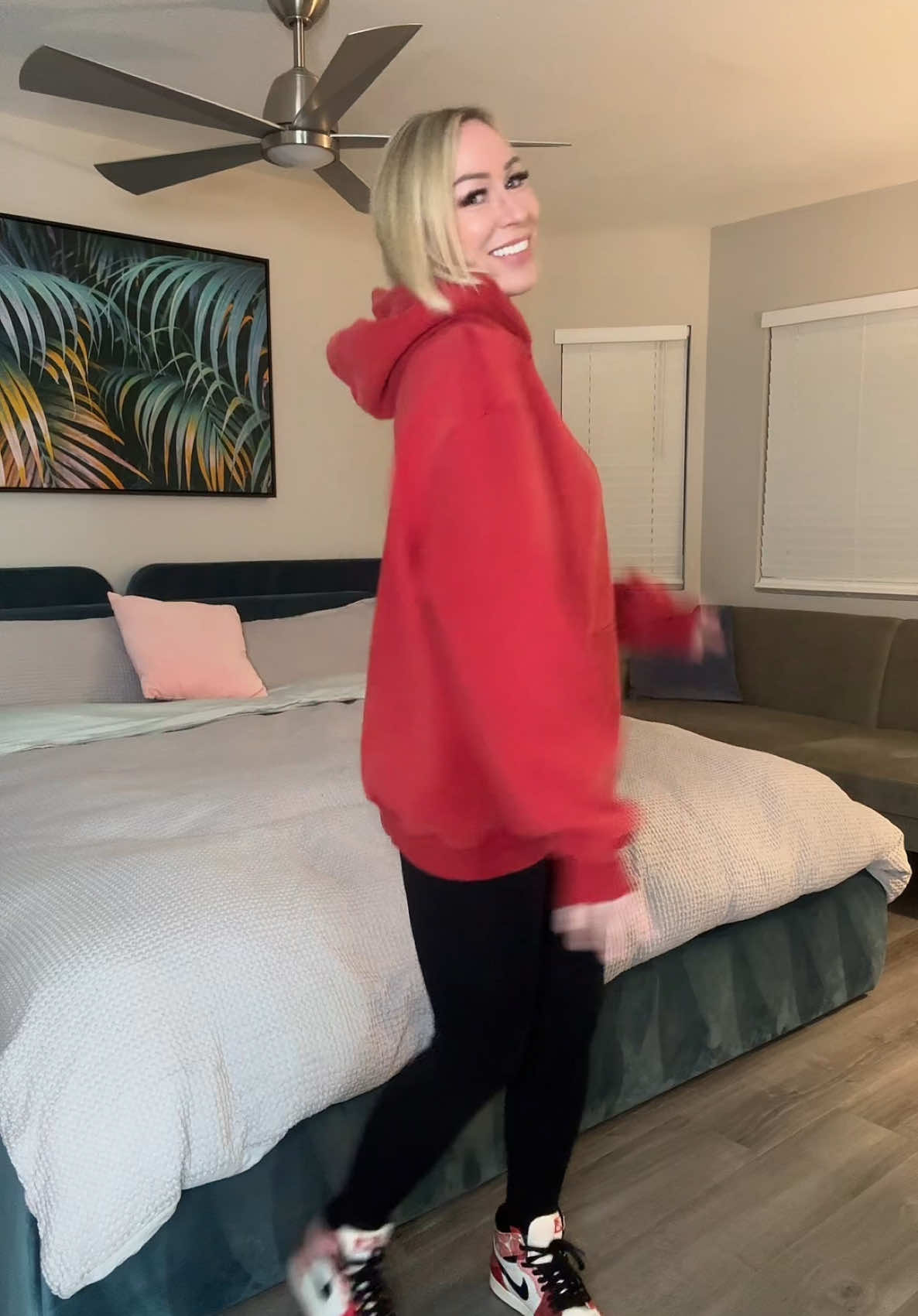 🦄 @mellaniemonroe - Mellanie Monroe - TikTok