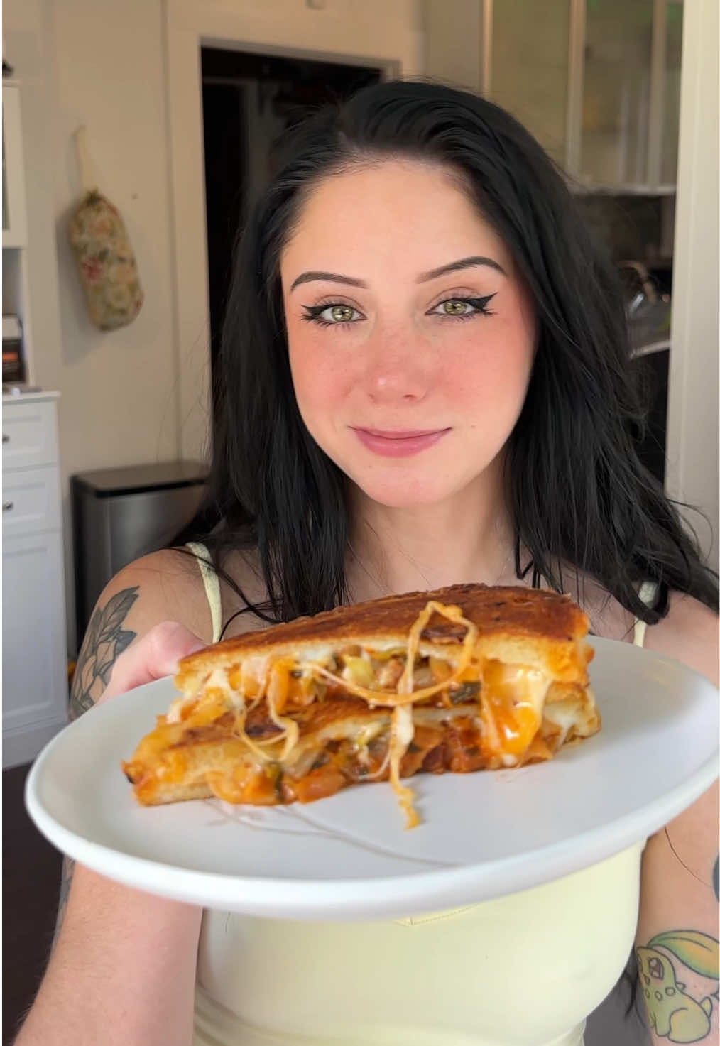 sandwichcutiecat (@sandwichcutiecat) - Urlebird