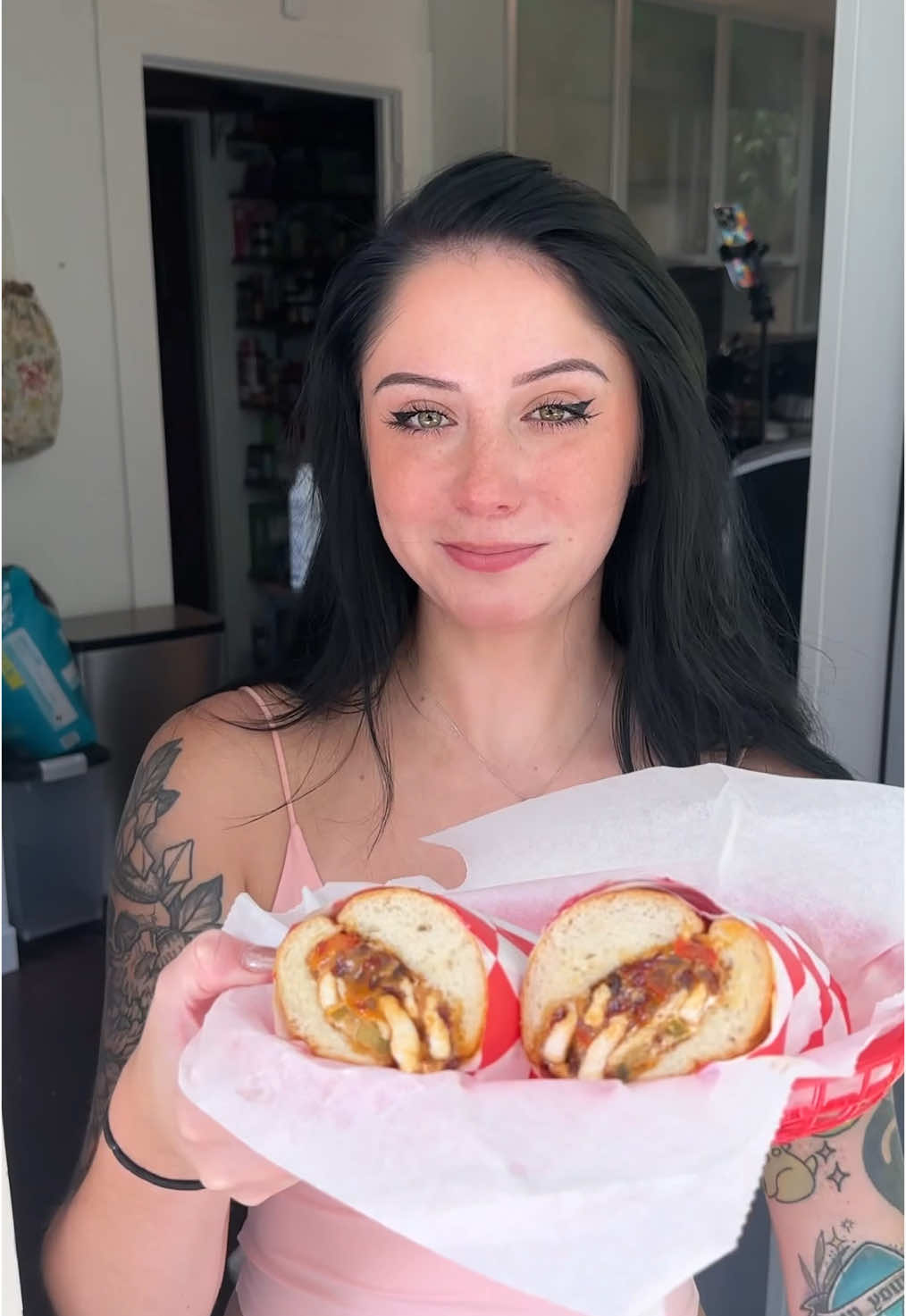 sandwichcutiecat (@sandwichcutiecat) - Urlebird