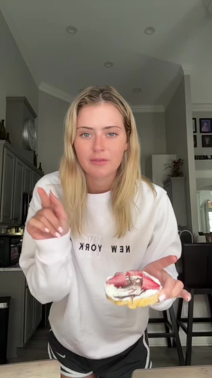 Megan (@mmegliving) - Urlebird