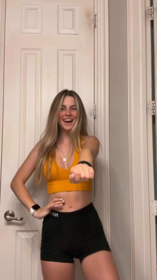 Lexi Smith (@itslexismith) - Urlebird