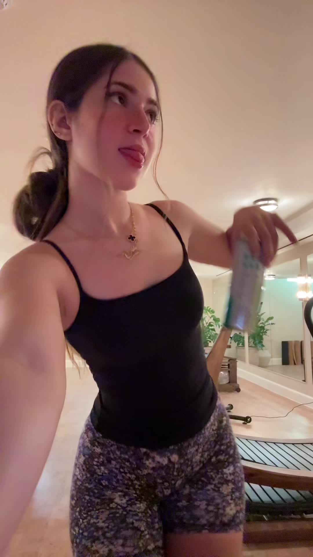 Ty lee (@ema_bb0) - Urlebird