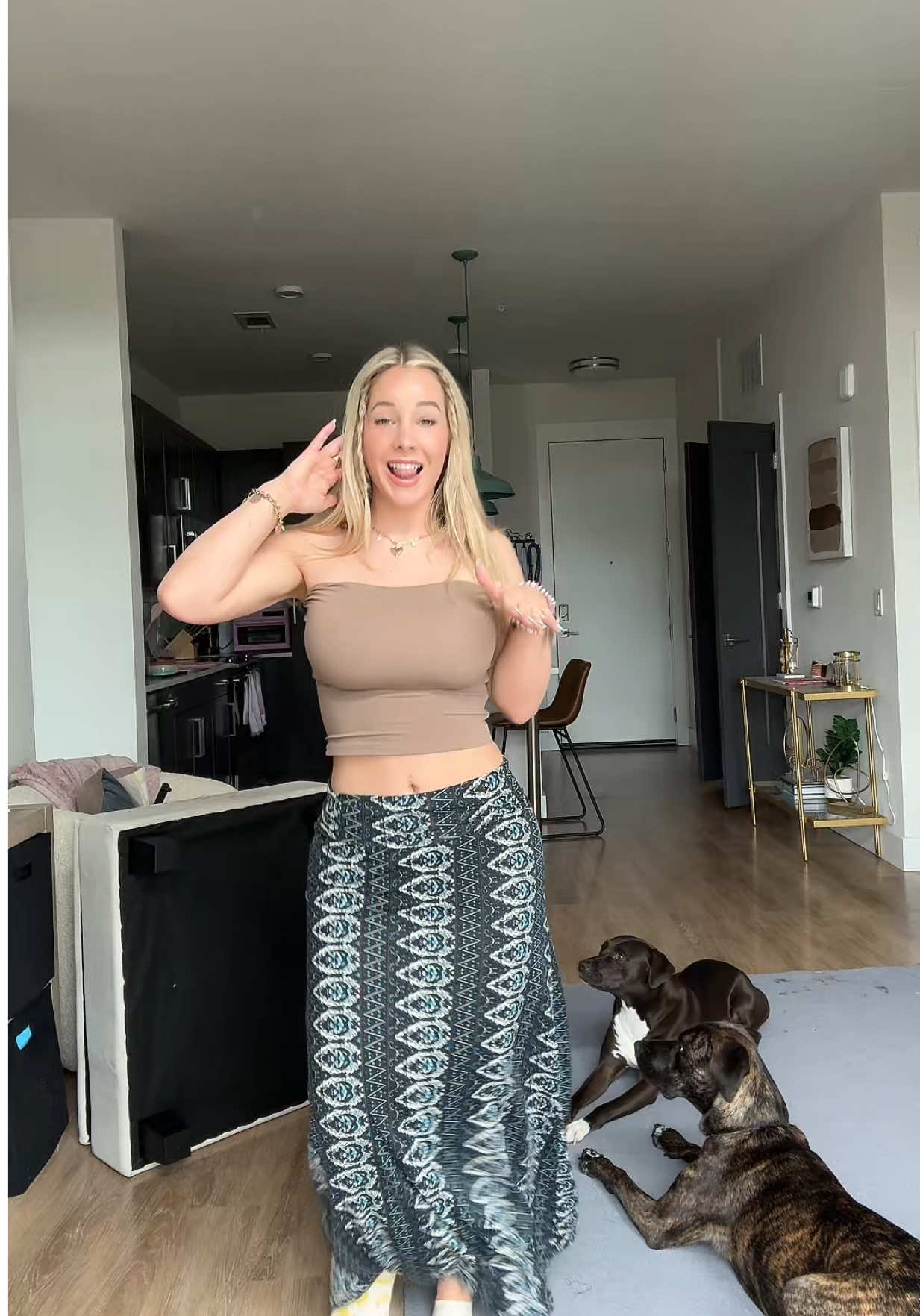 ash :) (@ashleyylreyy) - Urlebird