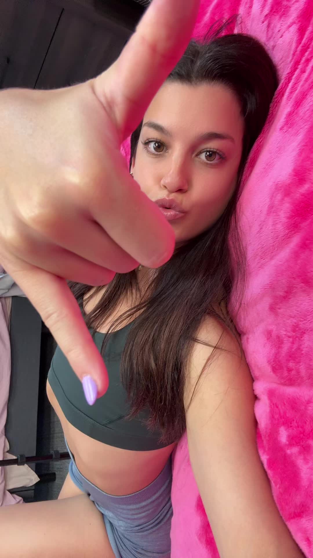 Nicole Skirts (@nicoleskirts) - Urlebird