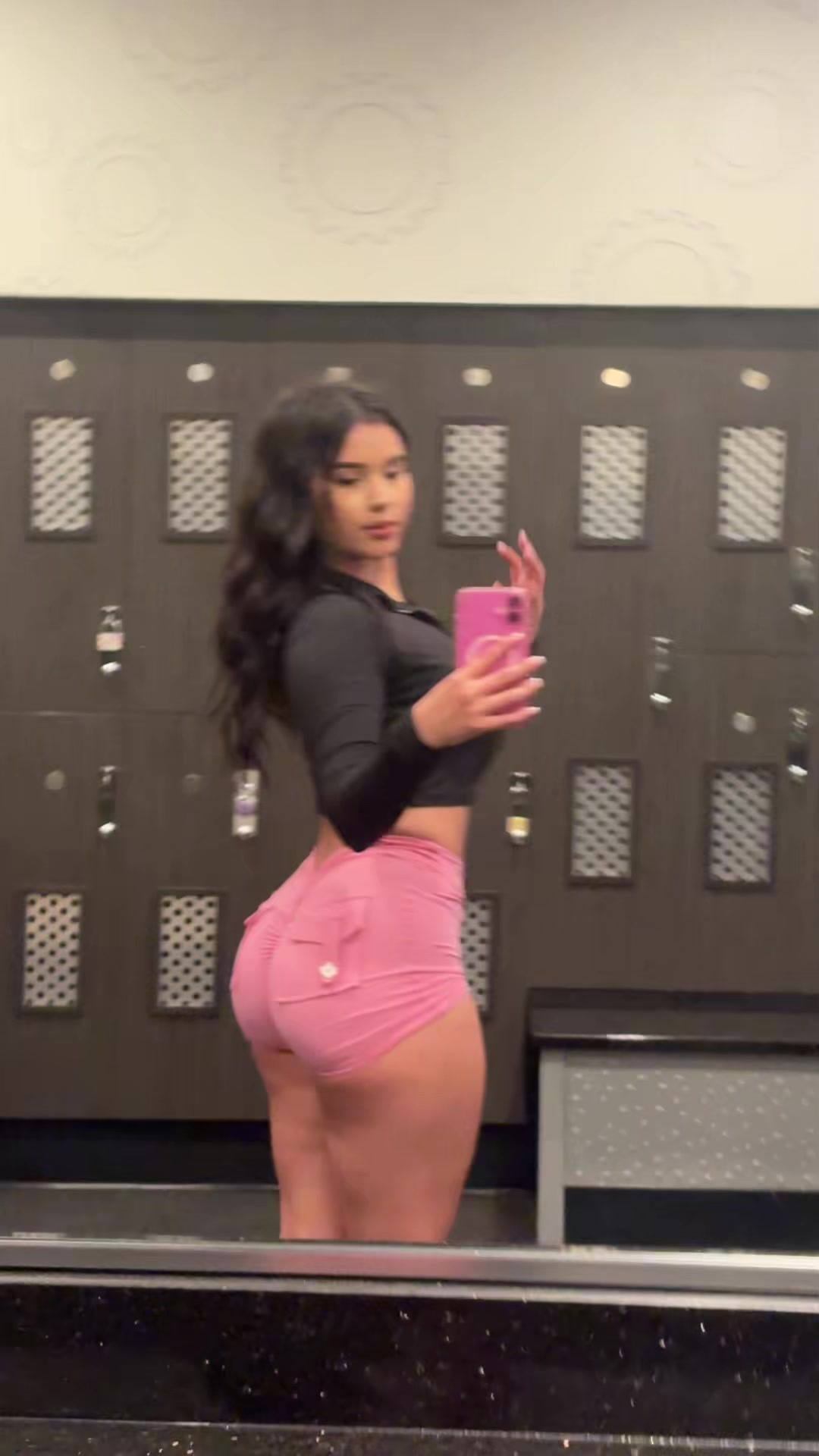 Anahi (@weluvanahi) - Urlebird