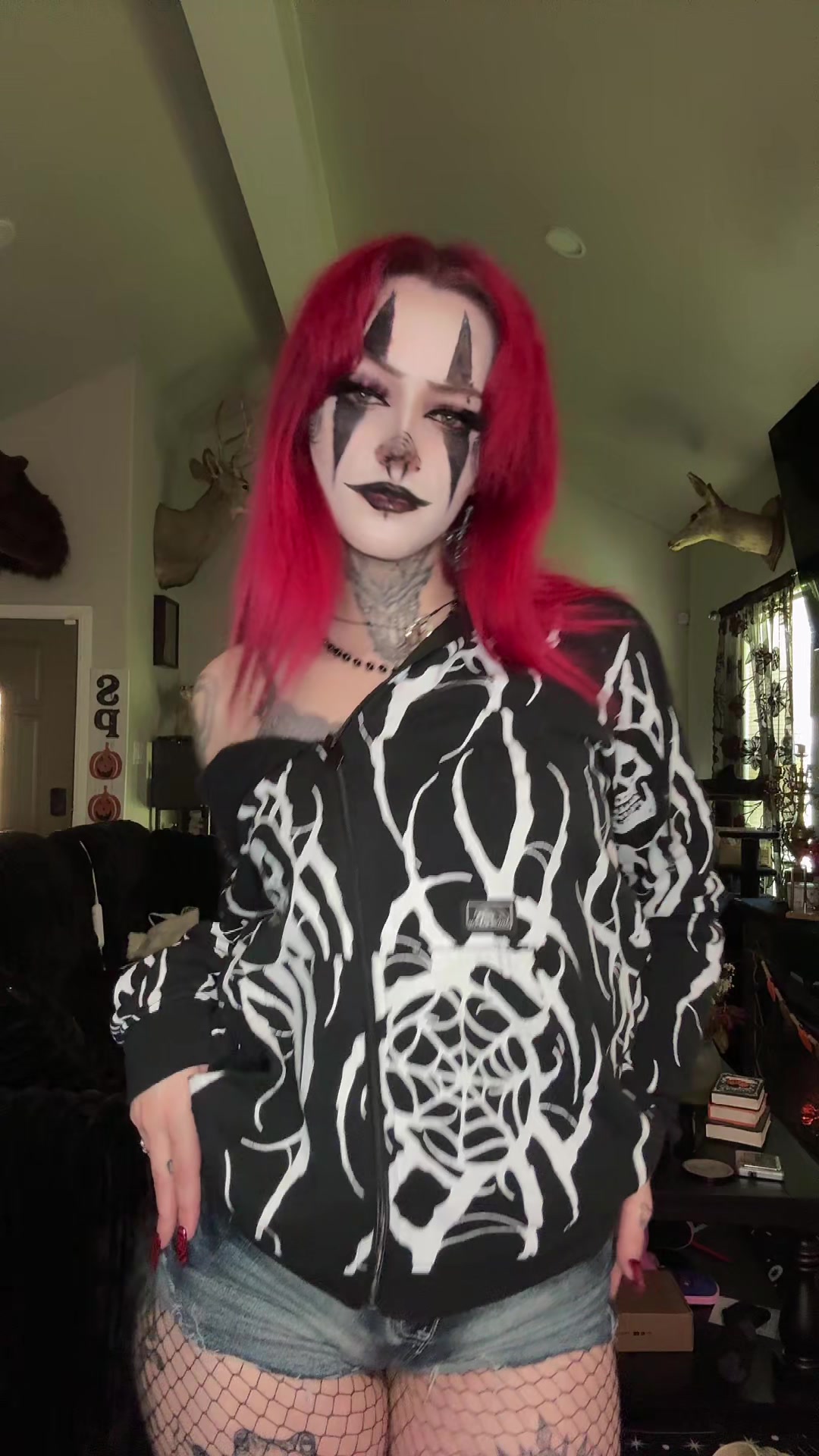 𖤐☠︎︎𝔏𝔢𝔵☠︎︎𖤐 (@goat__spitt02) - Urlebird