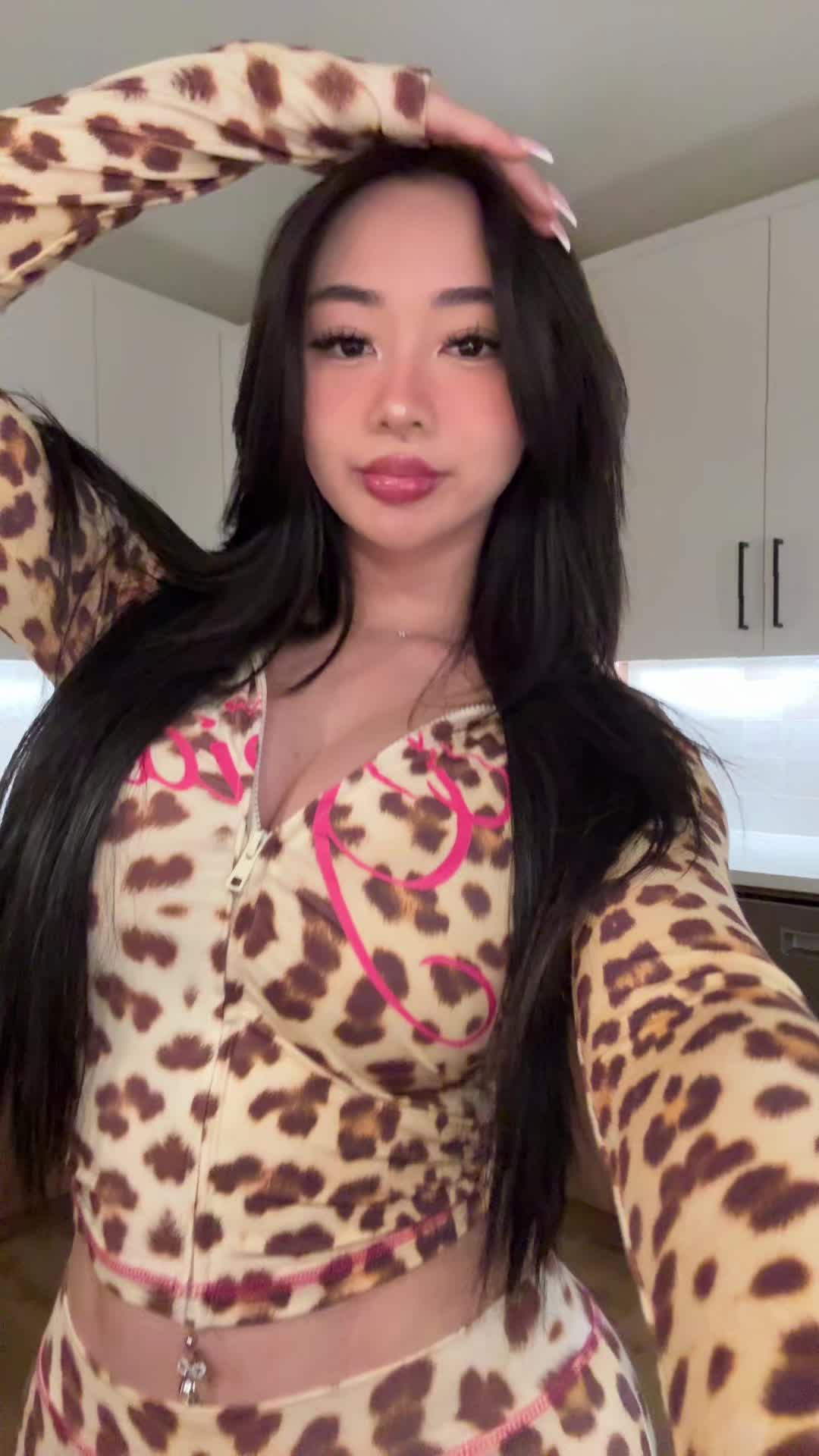 kimmy 🖤 (@nimkguyen) - Urlebird