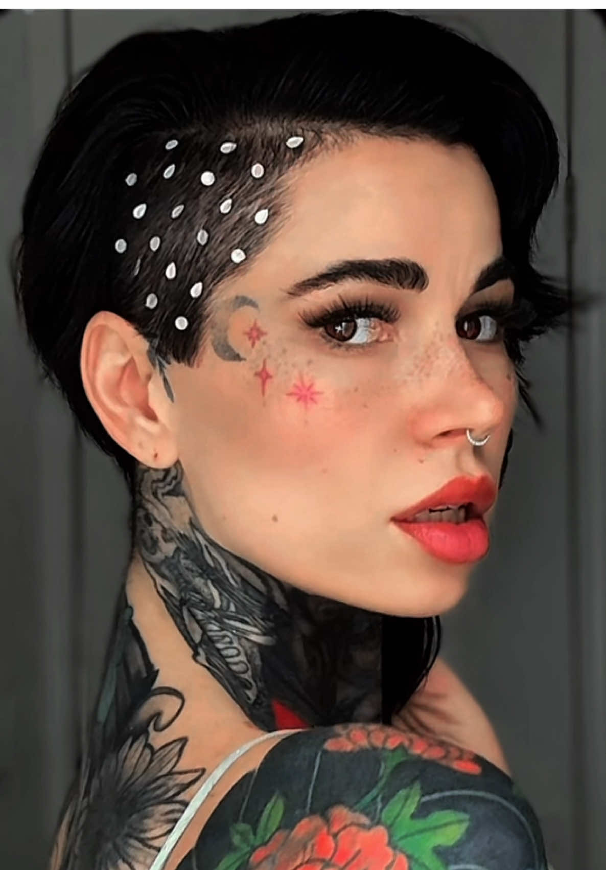 Bee ( beezzgarden) Urlebird