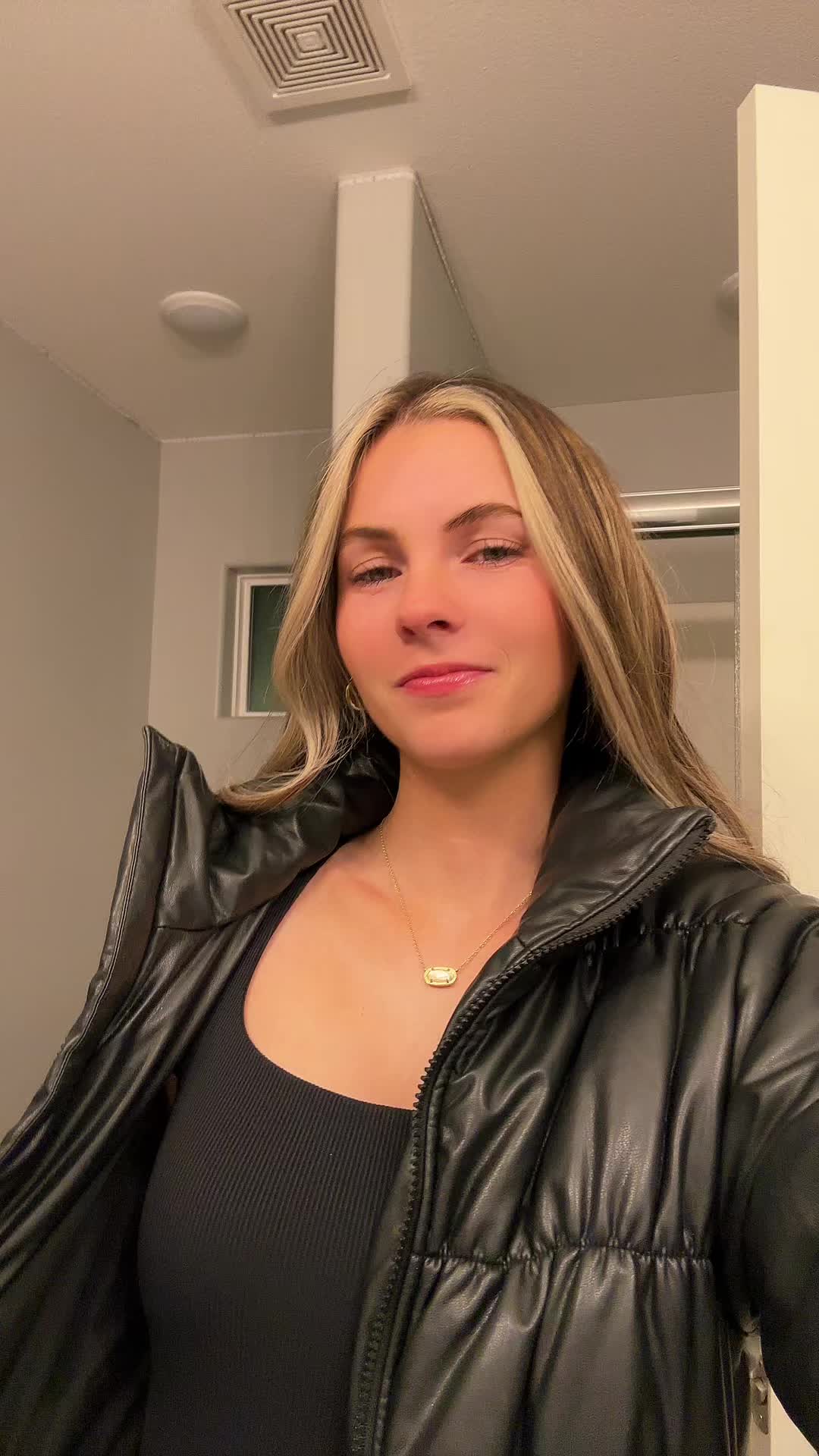 Lexi Smith (@itslexismith) - Urlebird