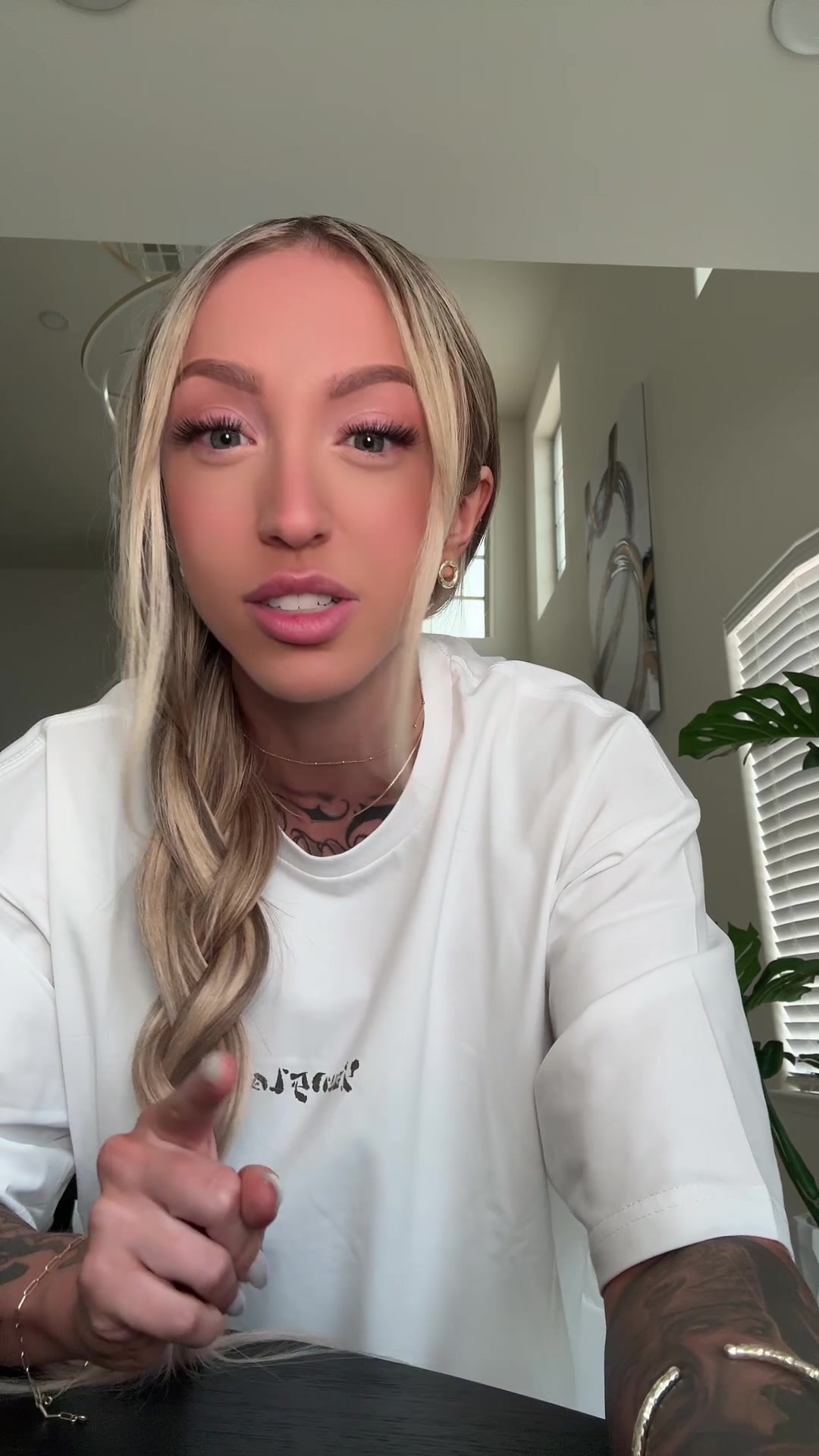 justpeechi (@justpeechitv) - Urlebird