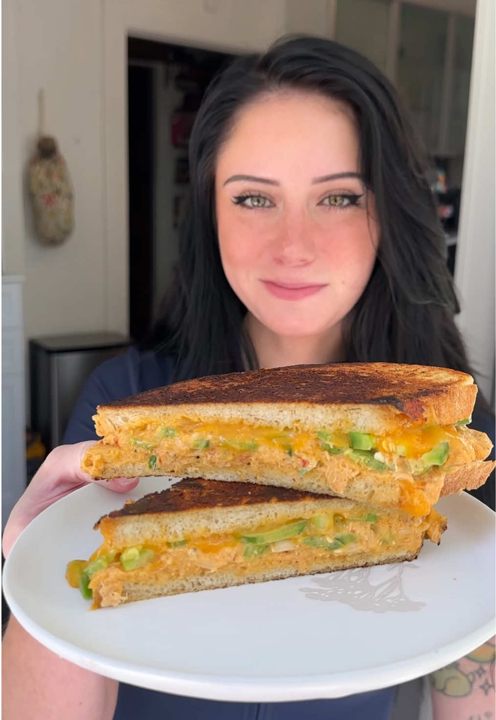 sandwichcutiecat (@sandwichcutiecat) - Urlebird